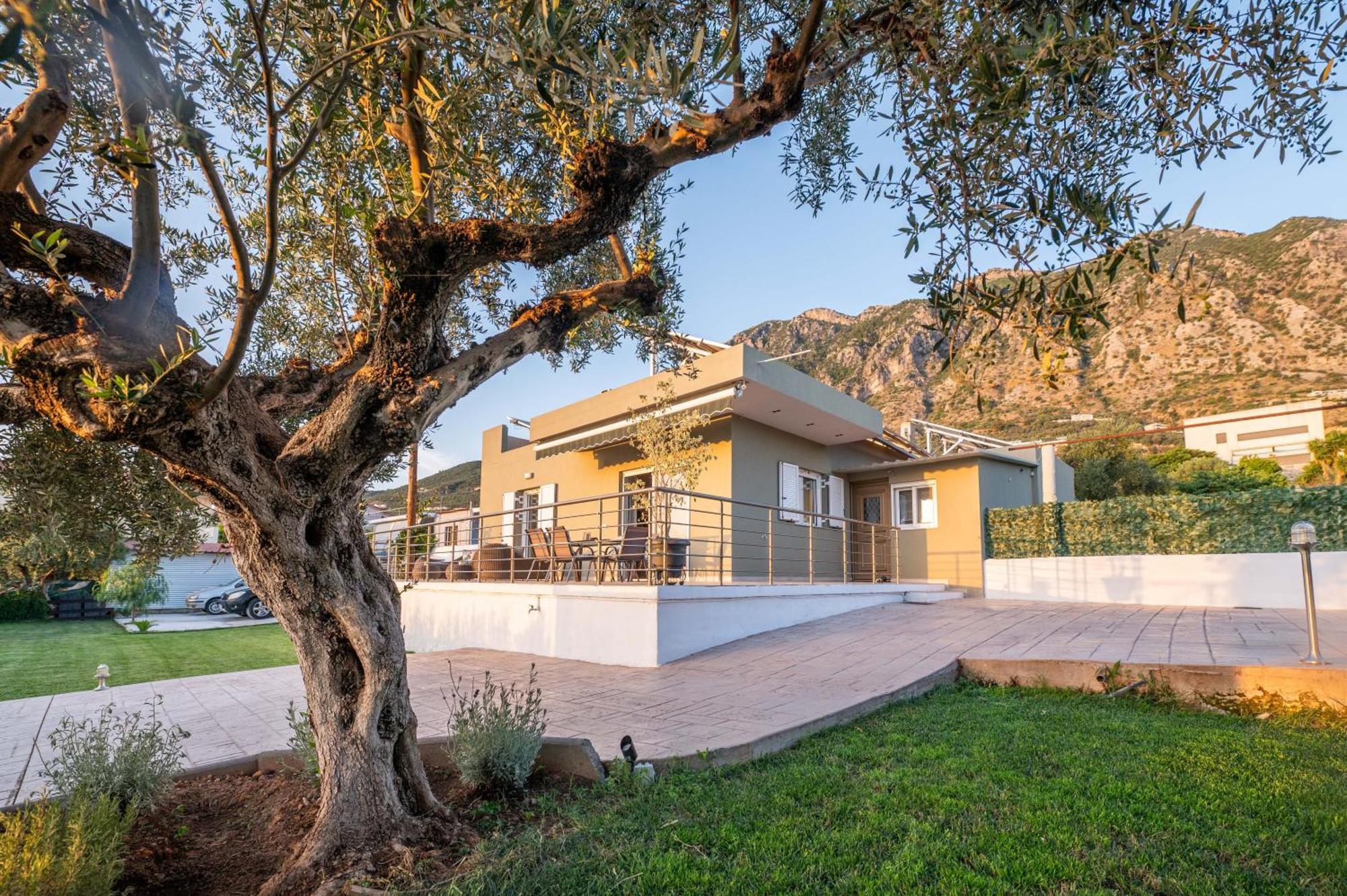 Thea Seaview Luxury Living Villa Kalamáta Buitenkant foto